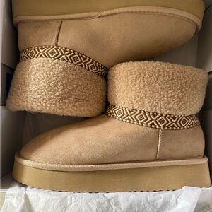 Women's Tan Faux Shearling Boots by Pink Lily